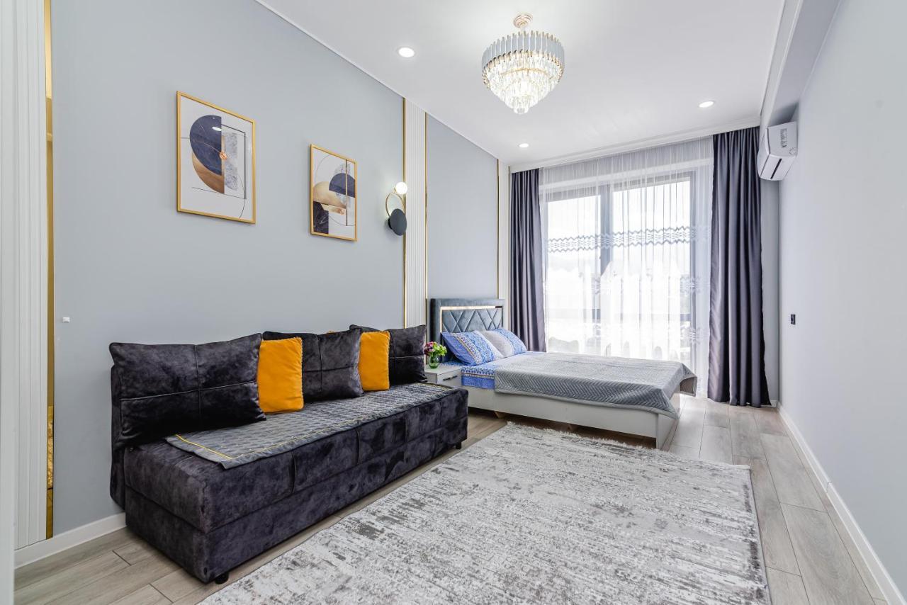 Heaven 10 Apartment Алма Ата Екстериор снимка